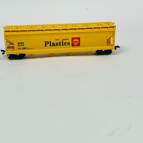 Bachmann Vintage HO Scale Shell Chemical Plastics Hopper Train Car Yellow - Picture 3 of 12